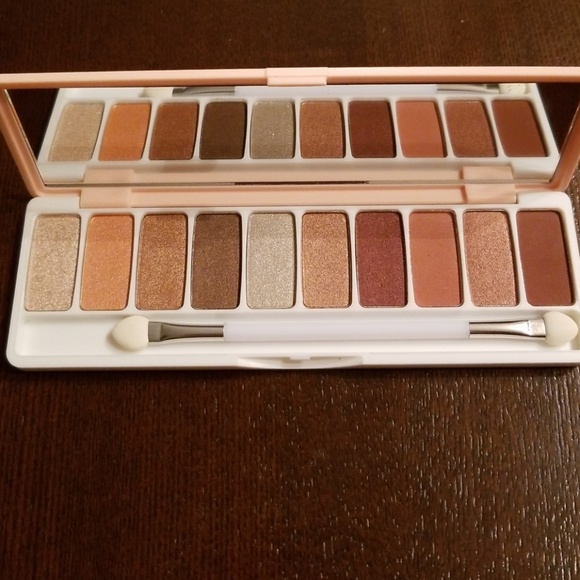 ๐HP๐๐๏ธNudes/milky browns matte/glitter palette - Picture 2 of 3